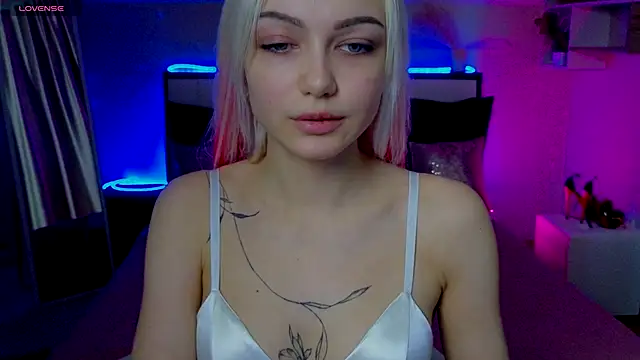 Snapshot of LinaLirian chatting on November 2025 01:51:01 PM LinaLirian online show from November 2025 01:51:01 PM