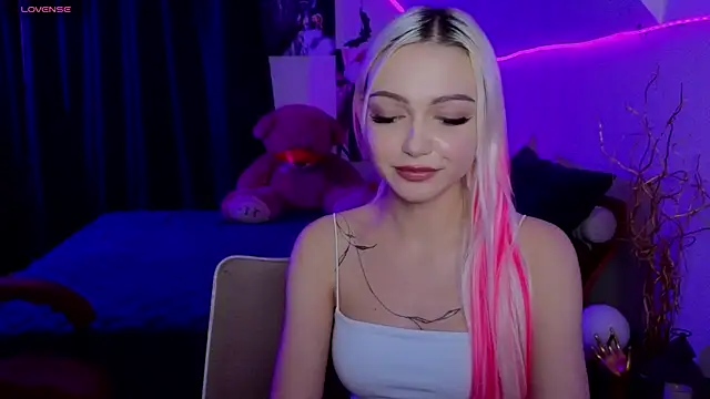 Snapshot of LinaLirian chatting on November 2025 10:15:01 PM LinaLirian online show from November 2025 10:15:01 PM