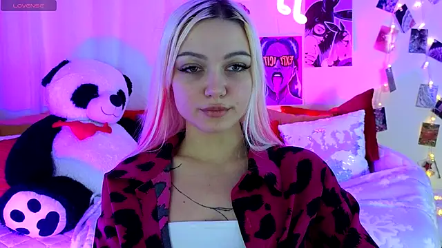 Snapshot of LinaLirian chatting on November 2025 02:43:02 PM LinaLirian online show from November 2025 02:43:02 PM