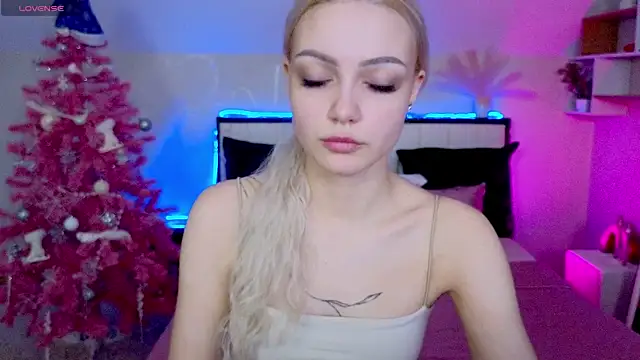 LinaLirian online show from January 2026 01:37:02 PM