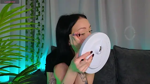 Snapshot of _holly_berry_ chatting on October 2025 01:26:02 AM holly berry online show from October 2025 01:26:02 AM