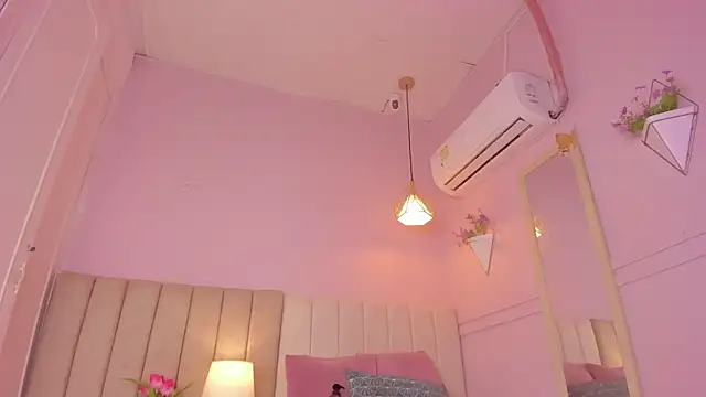  lucia 18 online show from November 2025 06:30:01 PM