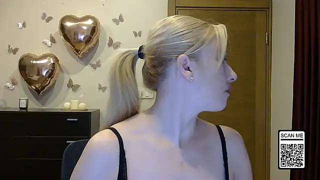 Snapshot of Wild_Silk_Desire chatting on May 2026 06:07:02 PM Wild Silk Desire online show from May 2026 06:07:02 PM