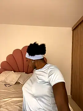 alissradiante1 online show from October 2025 11:04:02 PM