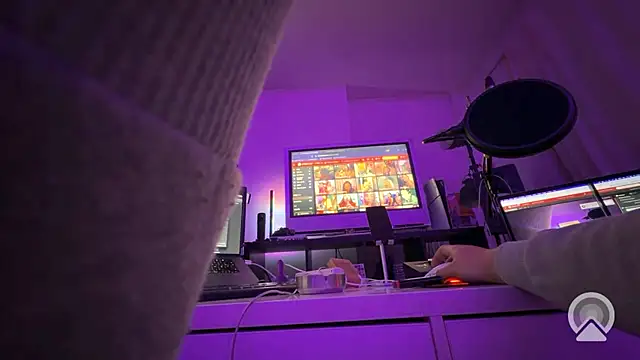 Snapshot of Nudistboyy22 chatting on November 2025 02:44:02 AM Nudistboyy22 online show from November 2025 02:44:02 AM