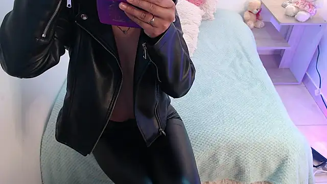 Snapshot of renataj chatting on November 2025 07:04:01 PM renataj online show from November 2025 07:04:01 PM