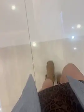 xiaoyuan01 online show from October 2025 02:00:02 AM