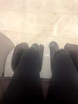 xiaoyuan01 online show from December 2025 01:46:02 AM