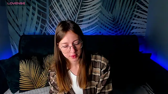 Snapshot of ChristyCrayme chatting on October 2025 10:06:02 PM ChristyCrayme online show from October 2025 10:06:02 PM