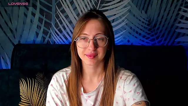 Snapshot of ChristyCrayme chatting on October 2025 11:37:02 PM ChristyCrayme online show from October 2025 11:37:02 PM