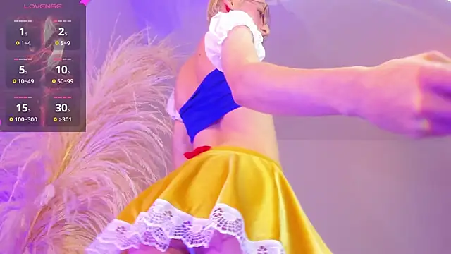 liiamluna  online show from October 2025 09:32:01 AM