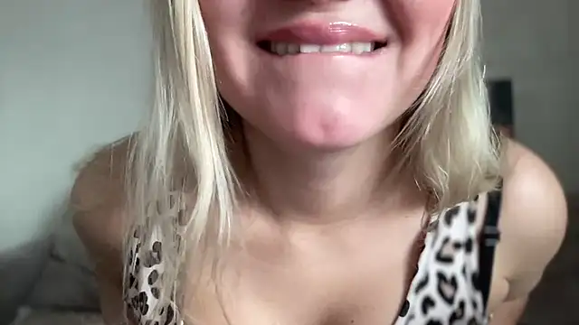 MonicaSweett online show from October 2025 05:52:02 AM