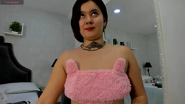 Snapshot of RosalineGrey chatting on October 2025 06:02:02 AM RosalineGrey online show from October 2025 06:02:02 AM