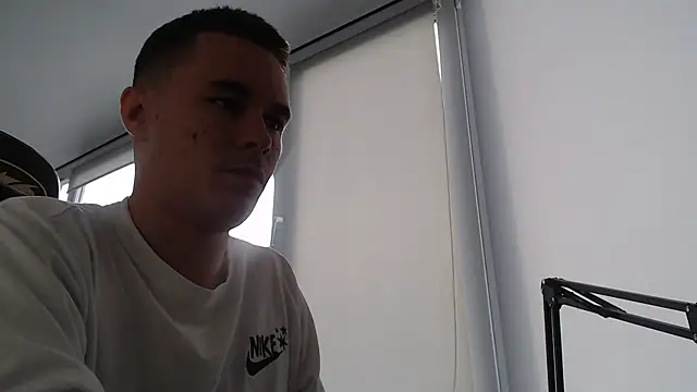 Snapshot of FreddyBredi chatting on October 2025 09:02:01 AM FreddyBredi online show from October 2025 09:02:01 AM