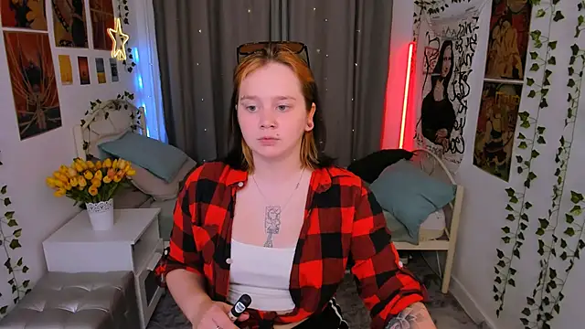 Snapshot of lunaalli chatting on September 2025 04:29:01 PM lunaalli online show from September 2025 04:29:01 PM