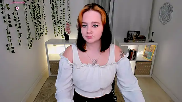 Snapshot of lunaalli chatting on September 2025 03:12:02 PM lunaalli online show from September 2025 03:12:02 PM