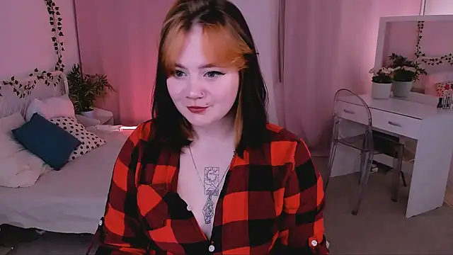 Snapshot of lunaalli chatting on September 2025 04:44:02 PM lunaalli online show from September 2025 04:44:02 PM