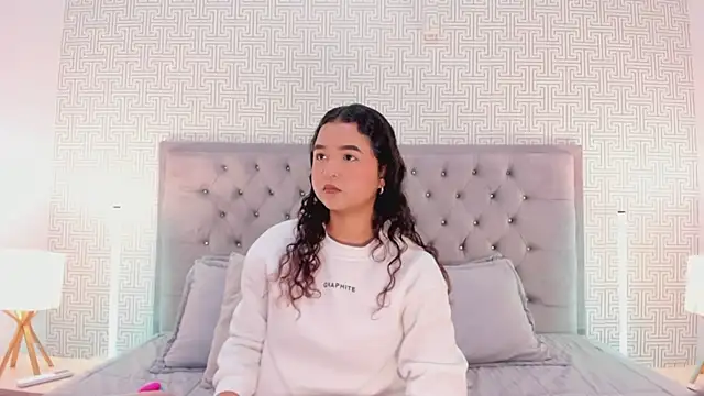 Evaa Lunna  online show from March 2026 08:26:01 PM