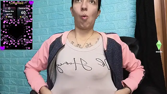 Snapshot of SALOME_KORLAND chatting on October 2025 12:33:01 PM SALOME KORLAND online show from October 2025 12:33:01 PM