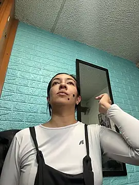 Snapshot of SALOME_KORLAND chatting on November 2025 01:11:01 PM SALOME KORLAND online show from November 2025 01:11:01 PM