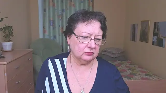 Margo Moll online show from December 2025 08:00:01 AM