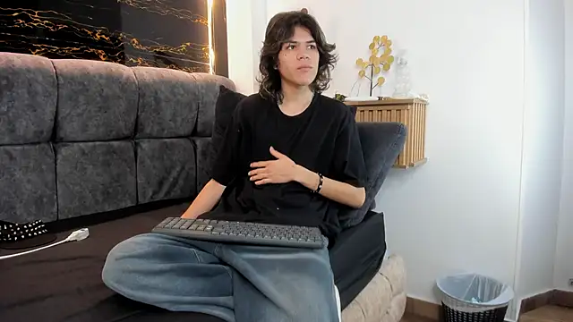 Snapshot of Diamond_twink chatting on March 2026 01:38:01 PM Diamond twink online show from March 2026 01:38:01 PM