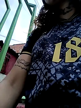 Snapshot of Alis_1327 chatting on September 2025 11:04:01 PM Alis 1327 online show from September 2025 11:04:01 PM