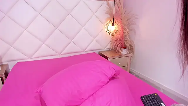 Snapshot of Lucianaa_Collins chatting on November 2025 12:05:02 PM Lucianaa Collins online show from November 2025 12:05:02 PM