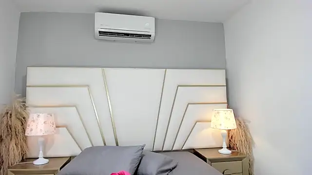 Snapshot of Lucianaa_Collins chatting on November 2025 01:00:01 PM Lucianaa Collins online show from November 2025 01:00:01 PM