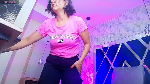 Luciifeer  online show from November 2025 06:29:02 PM