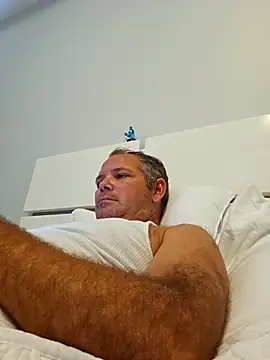 cubanitofeliz40 online show from October 2025 09:00:02 PM