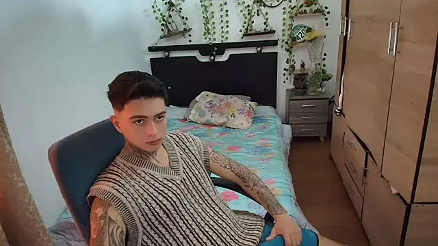 Snapshot of santii_ss chatting on August 2026 12:52:01 PM santii ss online show from August 2026 12:52:01 PM