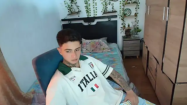 Snapshot of santii_ss chatting on August 2026 04:53:02 PM santii ss online show from August 2026 04:53:02 PM