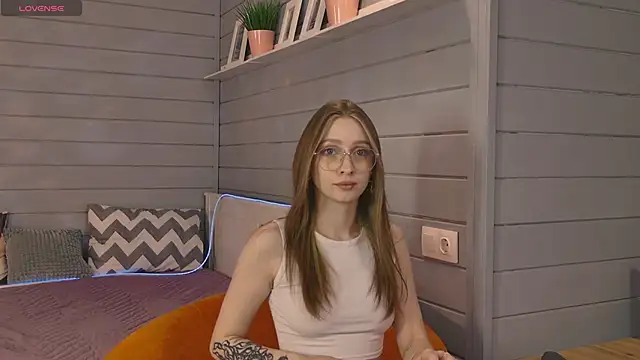 Vikki wyye online show from October 2025 03:26:02 AM