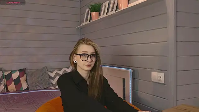 Vikki wyye online show from October 2025 06:24:01 AM