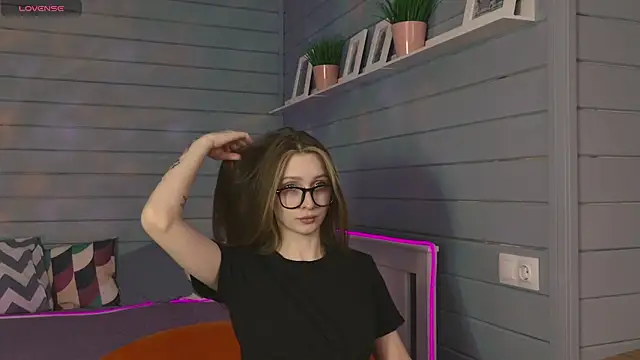Vikki wyye online show from October 2025 05:43:02 AM