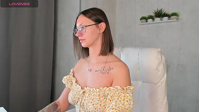 Elina Gravess online show from October 2025 12:55:01 AM