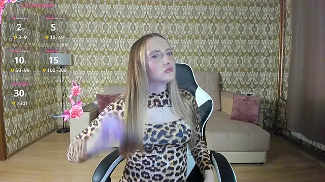Snapshot of Vi_Luxy chatting on May 2026 01:25:02 AM Vi Luxy online show from May 2026 01:25:02 AM