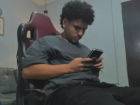 Xfire boy69 online show from February 2026 01:44:02 AM