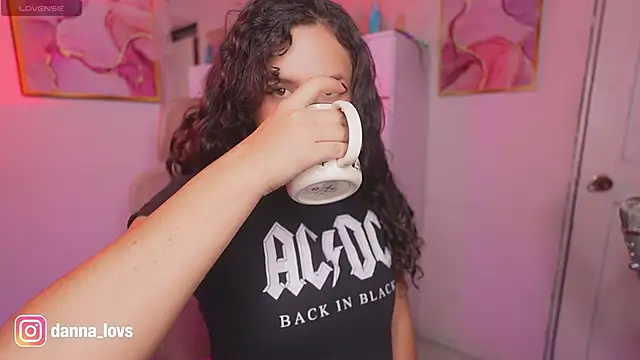 Dannaa Lovs online show from November 2025 06:52:01 PM