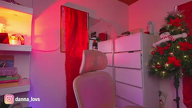 Dannaa Lovs online show from November 2025 05:45:02 PM