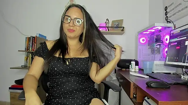 Snapshot of lady_sophie chatting on September 2025 08:10:01 PM lady sophie online show from September 2025 08:10:01 PM