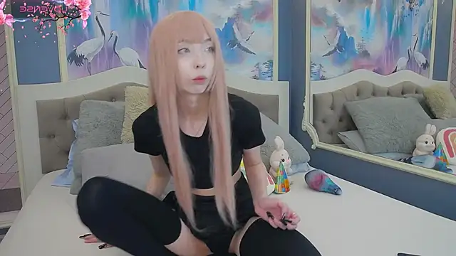 Evelyn Neal online show from December 2025 03:32:02 PM