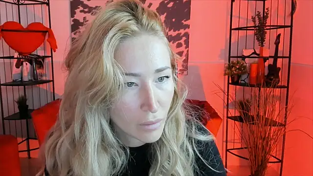 Snapshot of AstraMonroe chatting on September 2025 10:26:02 AM AstraMonroe online show from September 2025 10:26:02 AM