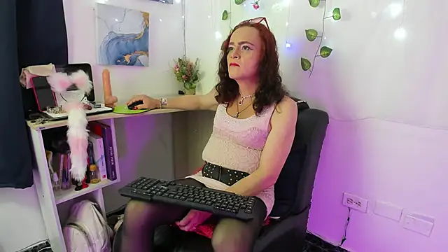 Snapshot of Mishell_Bons chatting on September 2025 06:07:01 PM Mishell Bons online show from September 2025 06:07:01 PM