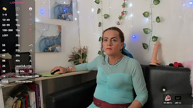 Snapshot of Mishell_Bons chatting on October 2025 05:54:02 PM Mishell Bons online show from October 2025 05:54:02 PM