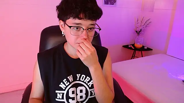 Snapshot of jeroharper chatting on November 2025 04:09:02 PM jeroharper online show from November 2025 04:09:02 PM