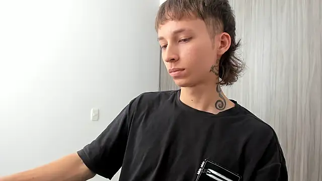 spacehumanz online show from February 2026 07:01:02 PM