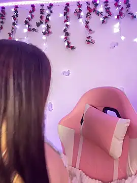 Lia  1 online show from December 2025 09:12:02 PM