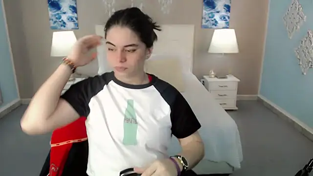 maddissonivanova online show from October 2025 07:14:02 PM